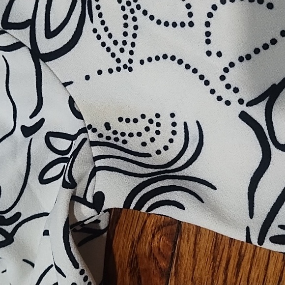 Ann Taylor Black and White Floral Blouse - Picture 4 of 7